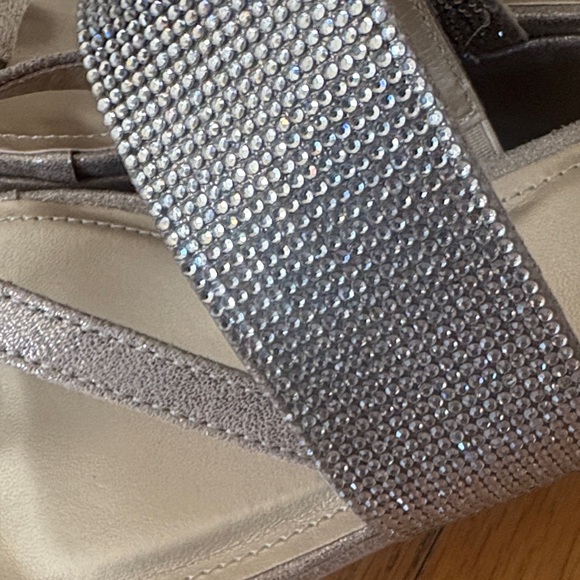 Kenneth Cole Reaction Gold Sandals - Picture 3 of 6